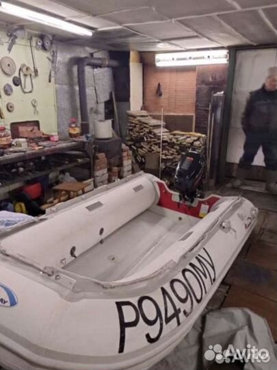 Надувная лодка с мотором