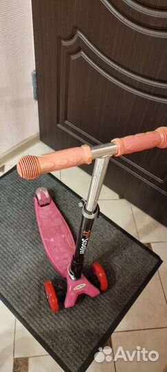 Самокат трехколесный