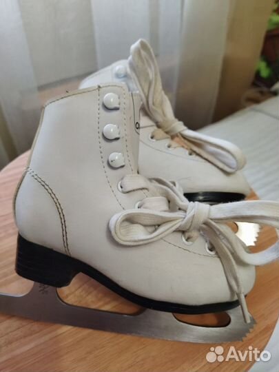 Коньки фигурные,р.25/26