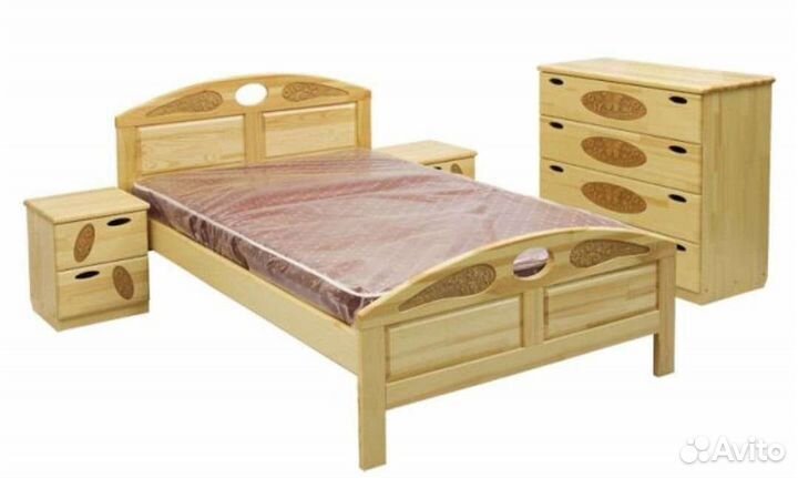 Кровать из массива дерева с резьбой Афродита