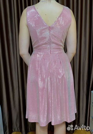 Розовое платье