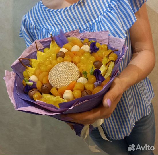 Съедобные букеты из орехов и сухофруктов