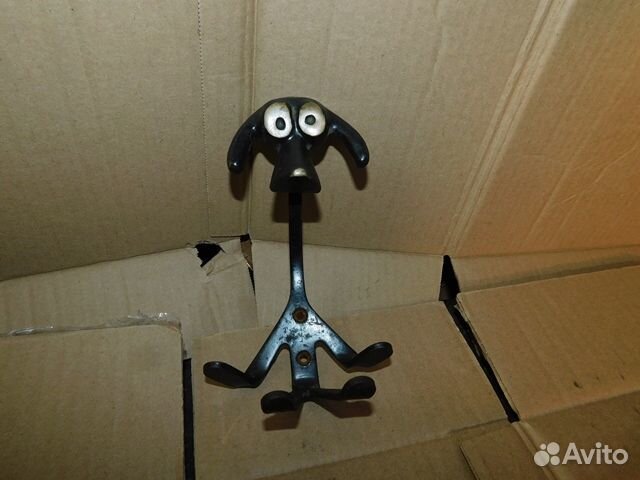 Старинный крючок-вешалка в виде собаки для ключей