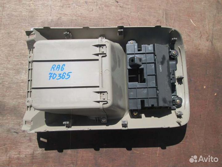 Пепельница Honda Odyssey RA6 F23A 2002/5