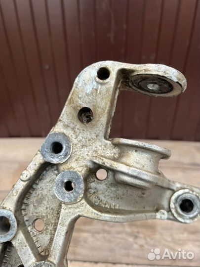 Крепление рычага подвески переднее левое Audi 3 8P