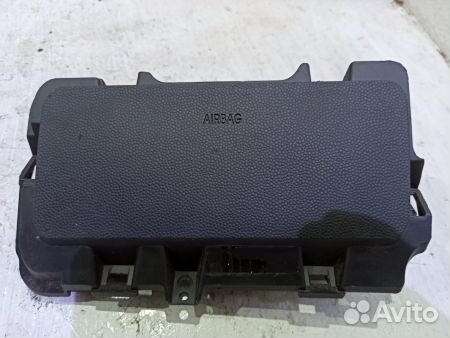 Подушка безопасности колен водителя