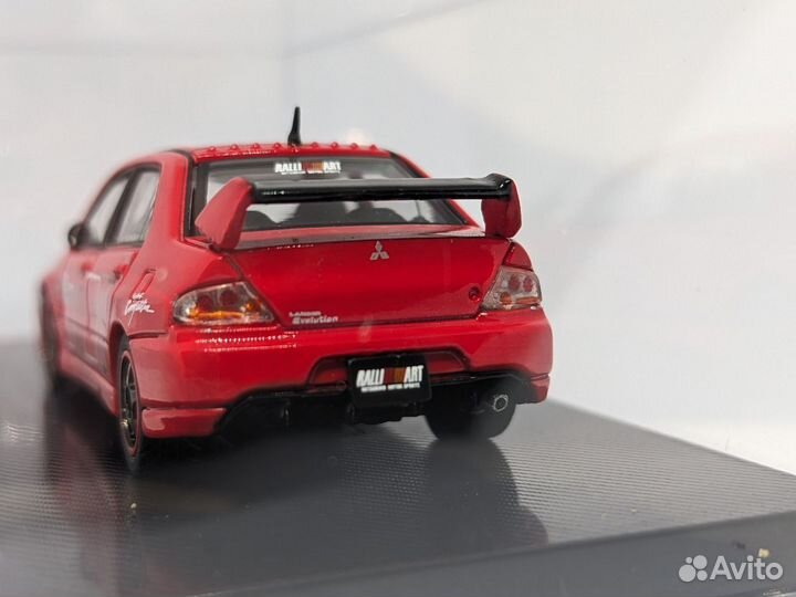 Масштабная модель Mitsubishi lanser 9 1:64