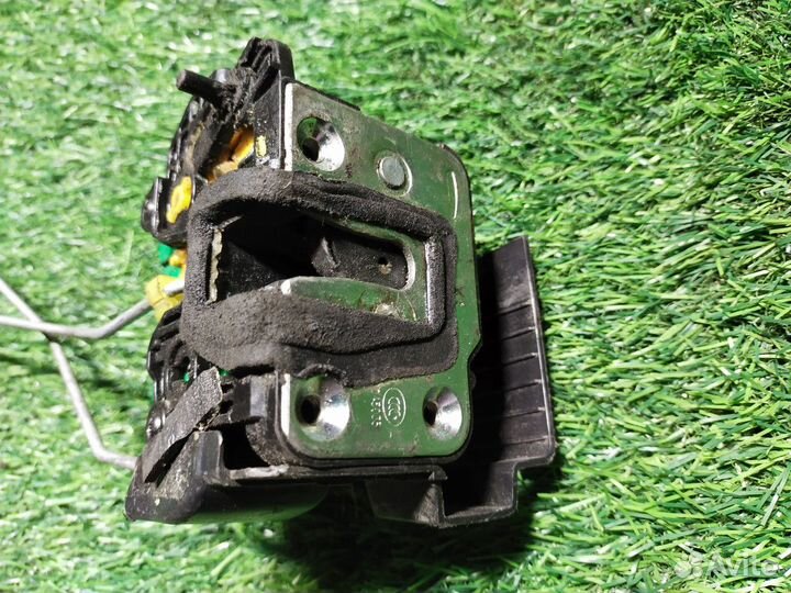 Замок двери задней левой Hyundai Solaris