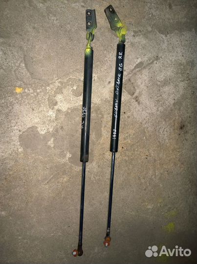 Амортизатор багажнтка subaru outback bg 1998