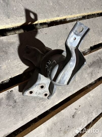 Опора двигателя lancer 9 1.6