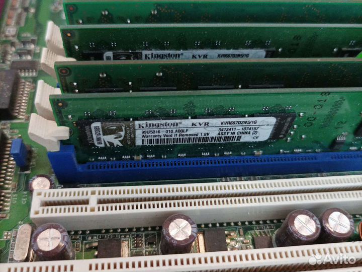 Материнская плата с процессором и памятью