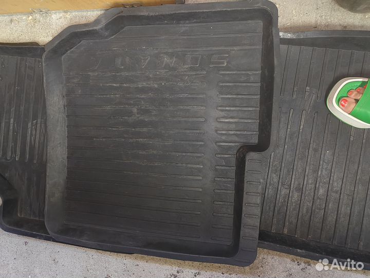 Коврики для машины универсальные