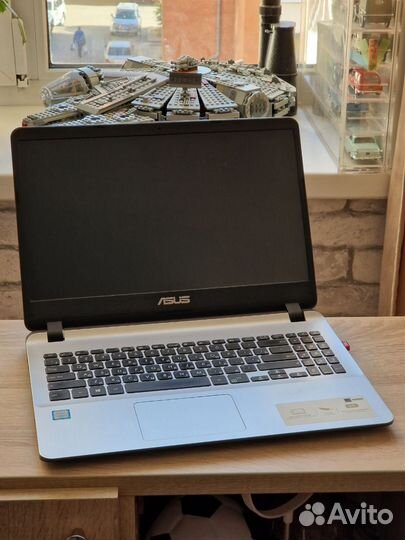 Ноутбук asus