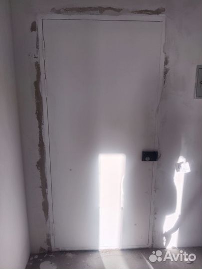 Дверь входная деревянная с коробкой