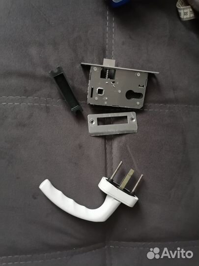 Замок в дверь новый