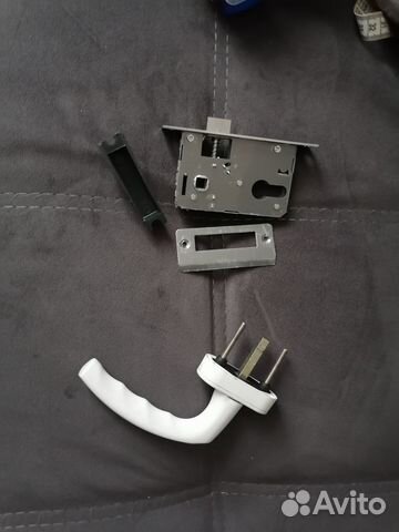 Замок в дверь новый