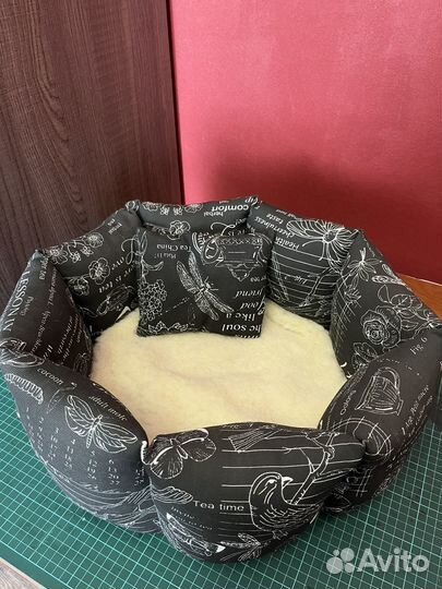 Лежанка для собак и кошек