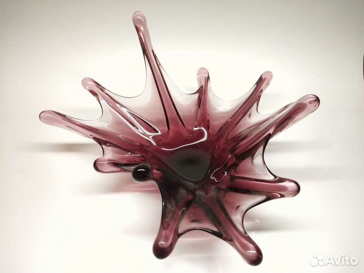 Ваза необычной формы, украшение интерьера