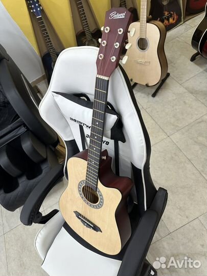 Акустическая гитара натуральная