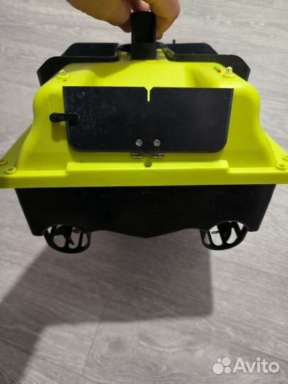 Прикормочный кораблик с gps