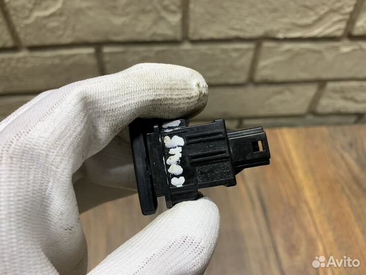 Toyota Corolla E15 Кнопка омывателя фар