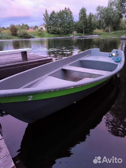 Лодка моторно-весельная