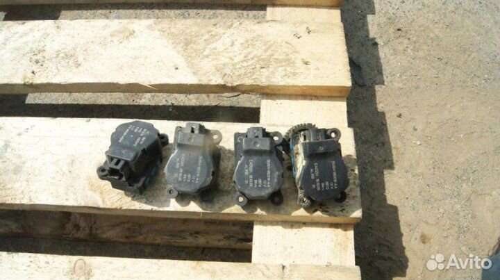 Моторчик заслонки печки Ford Focus 2 2.0 aoda