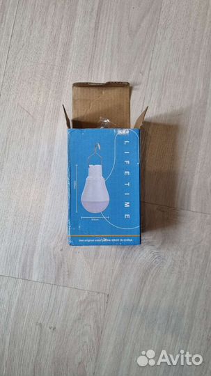 Лампочка фонарь на солнечной батареи