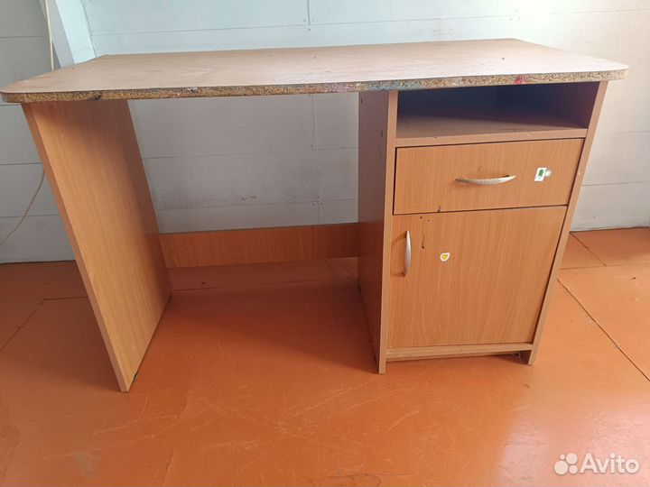 Письменный стол