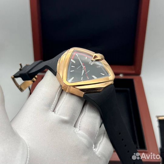 Механические часы Hamilton Ventura