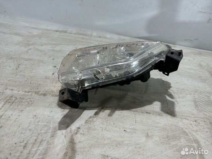 Фара галогеновая передняя правая Mitsubishi