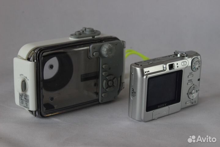 Подводный бокс Sony и фотокамера Sony