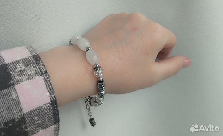 Браслет из натуральных каменей. С нефритом