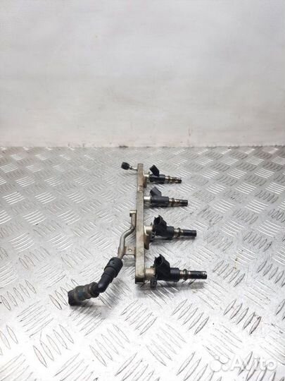 Топливная рампа Opel Astra 1.6 A16XER 2009