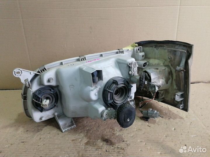 Фары toyota hiace kzh100 1994 год