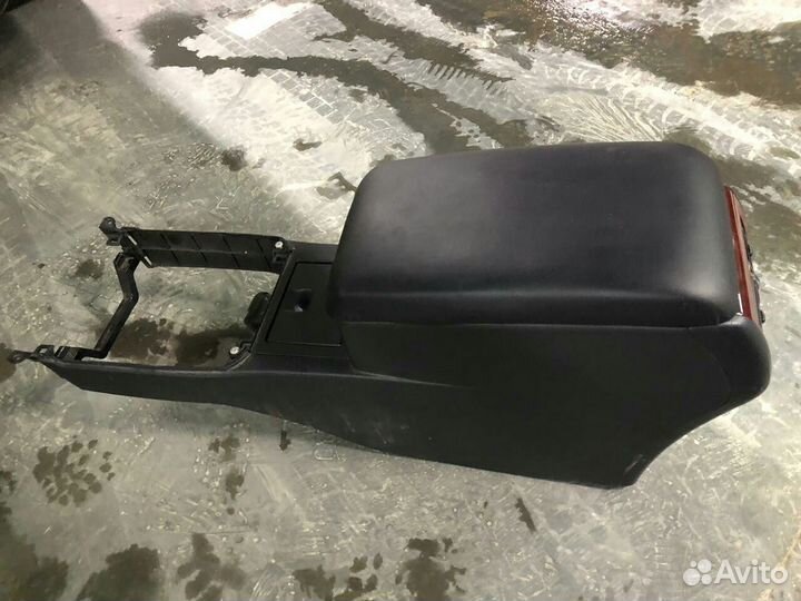 Подлокотник в сборе Toyota camry v50