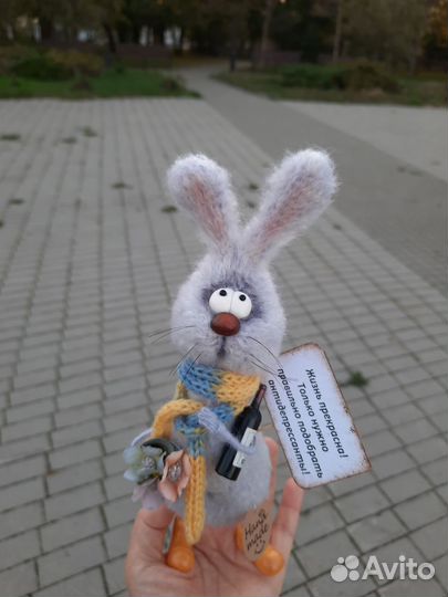 Вязаные игрушки заяц