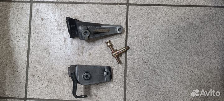 Кронштейны креплений роликов и кондиционера CG10