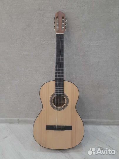 Классическая гитара Cremona
