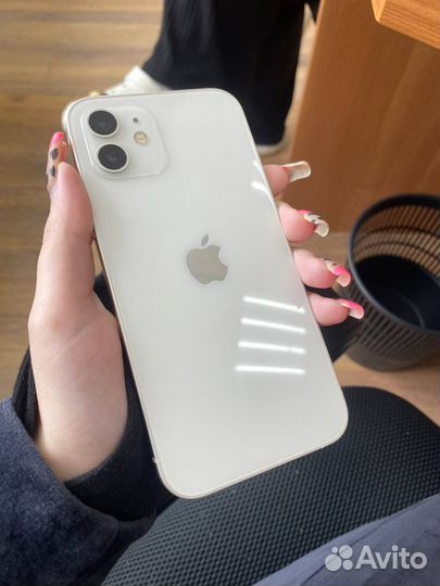 iPhone 12, 64 ГБ