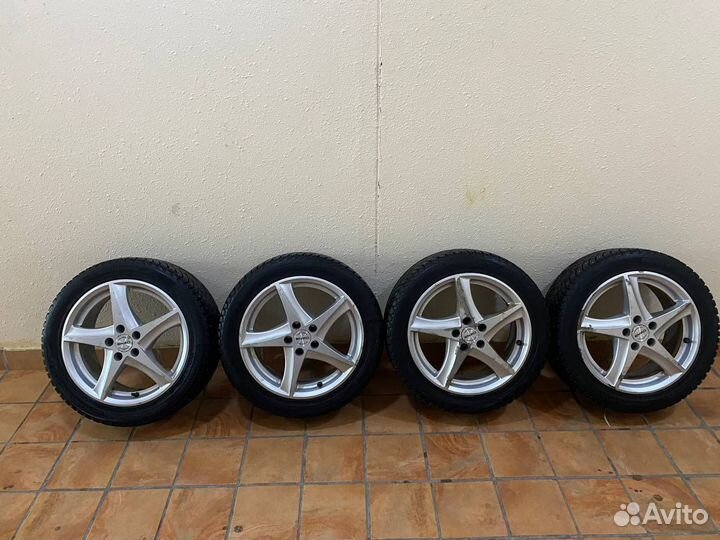 Nokian Tyres Hakkapeliitta 8 215/45 R16 90T