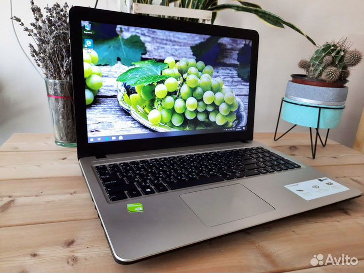 Шикарный ноутбук Full HD с 2мя видеокартами/MX110