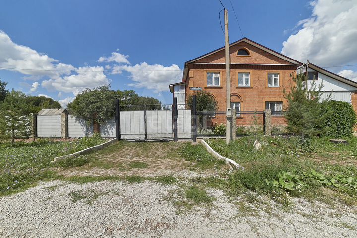 Дом 190,9 м² на участке 10,5 сот.