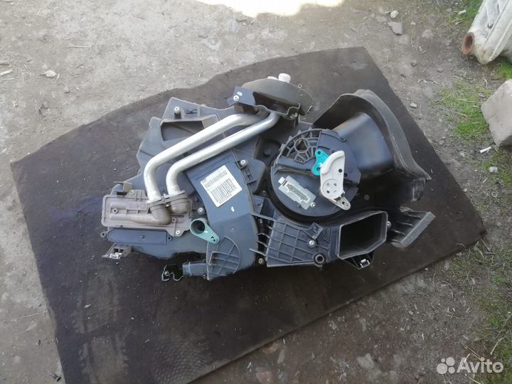 Корпус печки радиатор Рено Логан 1