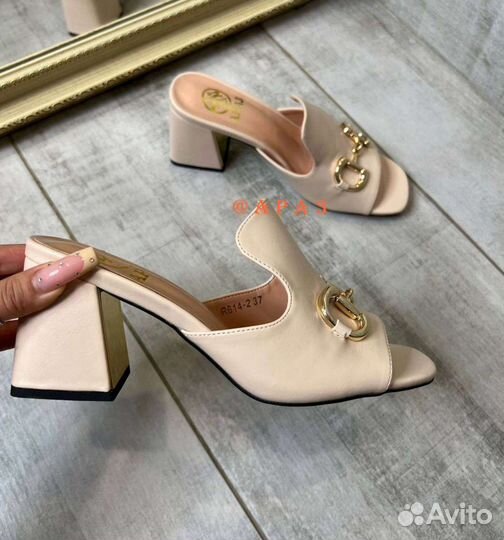 Современные босоножки женские на каблуке