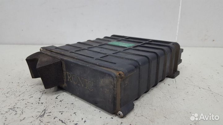 Блок управления двигателем двс эбу Audi 80 B3 893