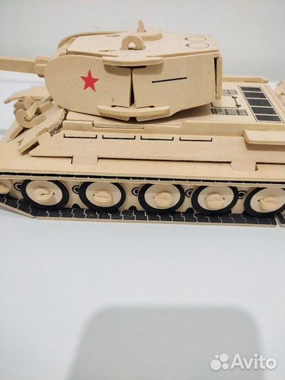 Модель танка деревянная