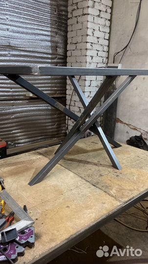 Стол с керамической плиткой