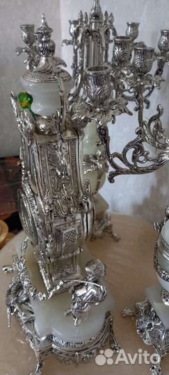 Часы с канделябрами