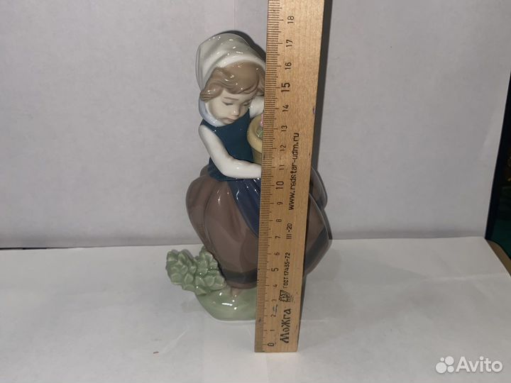 Статуэтка lladro девочка с цветами